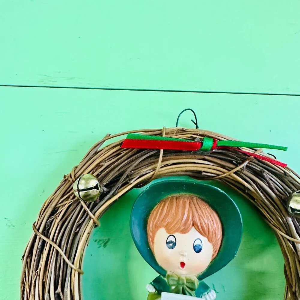 Vintage Mini Christmas Wreath Caroler Grapevine Wall Door Decor 4.75